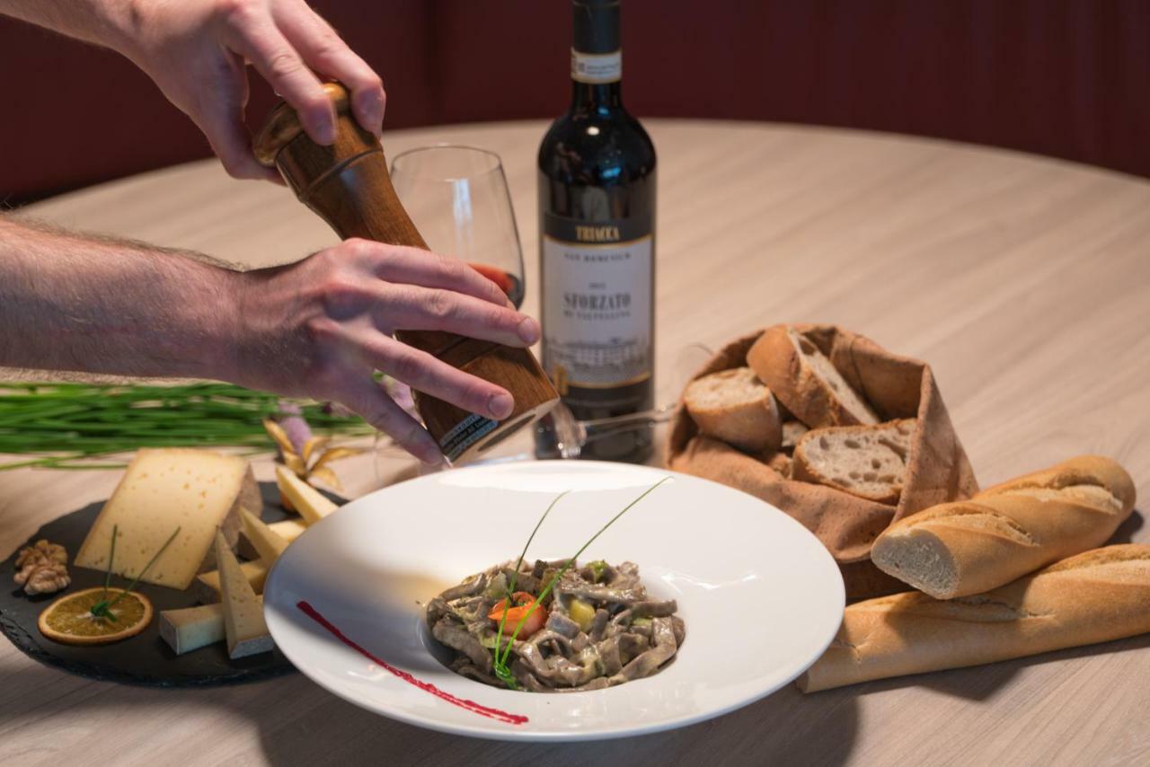 Poschiavo Suisse Hotel & Traditional Fondue Stube Luaran gambar